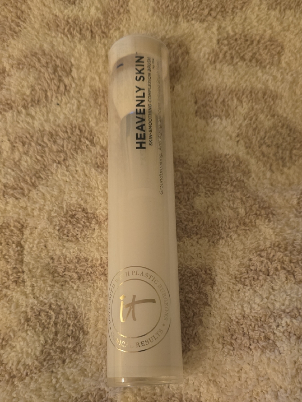 IT Cosmetics Heavenly Skin Skin-Smoothing Complexion Brush No 704 BNWT